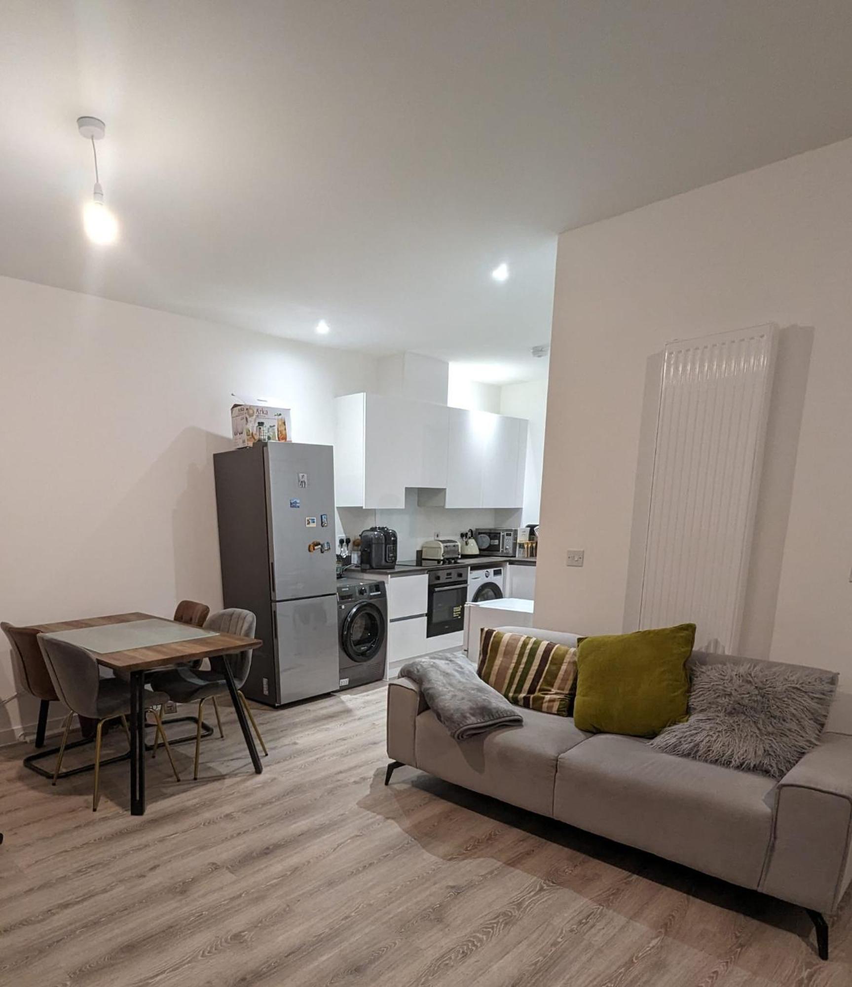 Contemporary Double Ensuite Room Birmingham Exterior photo