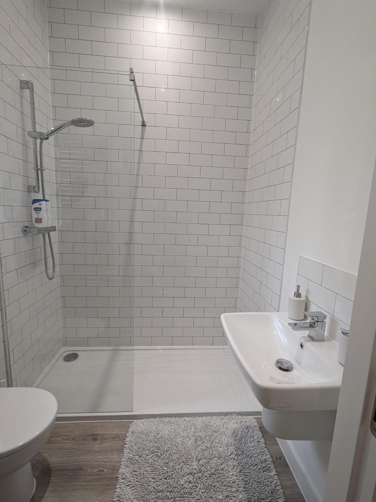 Contemporary Double Ensuite Room Birmingham Exterior photo